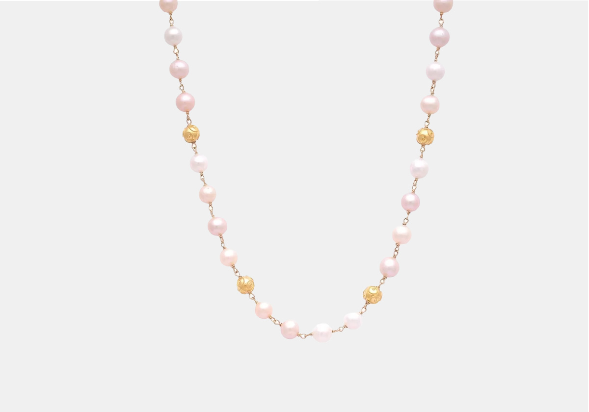 Colar Contas de Viana em ouro amarelo e pérolas, € 890, Portugal Jewels.